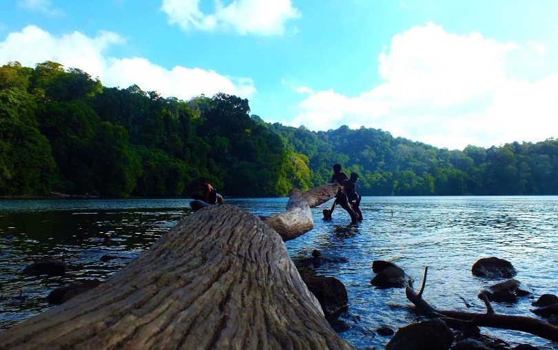 Sejarah Lengkap Terjadinya Danau Kastoba di Pulau Bawean